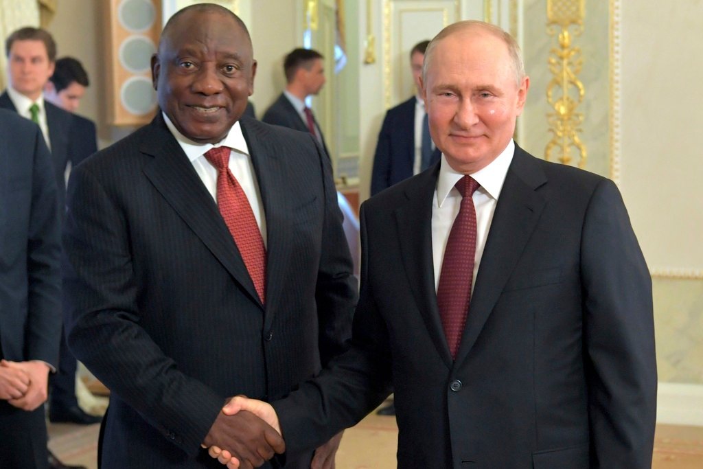 Russian President Vladimir Putin and South African President Cyril Ramaphosa (L) pose for a photo during a meeting in St. Petersburg, Russia, on June 17, 2023. (Evgeny Biyatov/Photo host Agency RIA Novosti via AP)