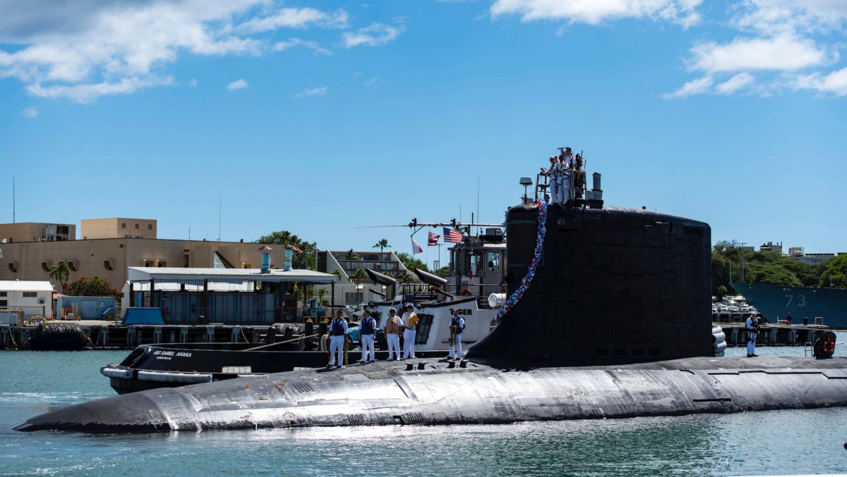 The Virginia-class fast-attack submarine USS Illinois (SSN 786) returns home to Joint Base Pearl Harbor-Hickam from a deployment in the 7th Fleet area of responsibility, at Pearl Harbor on Sept. 13, 2021. (U.S. Navy photo by Mass Communication Specialist 1st Class Michael B. Zingaro)
