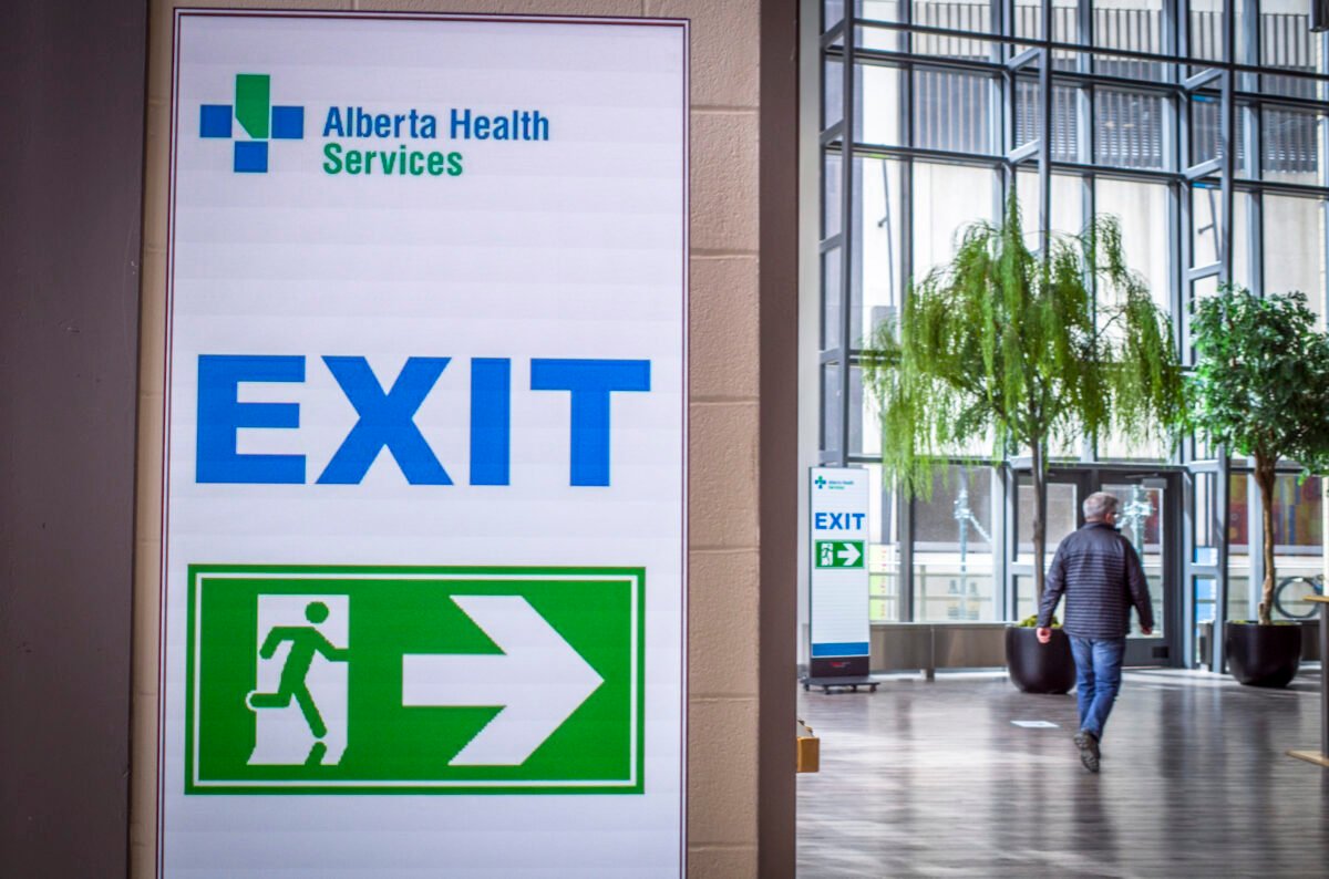 An Albertan exits a mass COVID-19 vaccination clinic in Calgary, Alta., on April 22, 2021. (The Canadian Press/Jeff McIntosh)