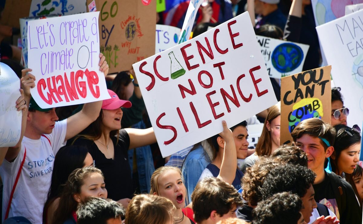 Students participate in a global walkout for climate change in downtown Los Angeles, Calif., on March 15, 2019.  (Frederic J. Brown/AFP/Getty Images)