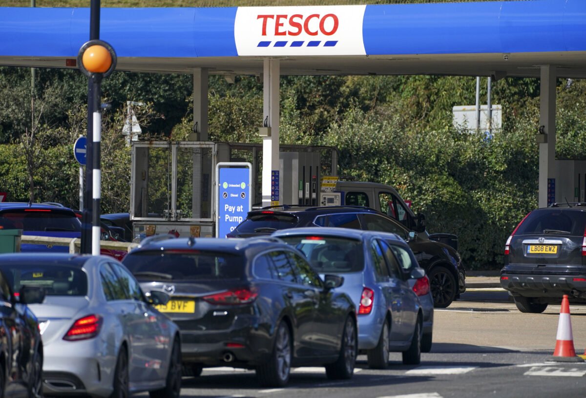 Cars queue at Tesco near Stanwell, Middlesex, England, on Sept. 27, 2021. (Steve Parsons/PA)