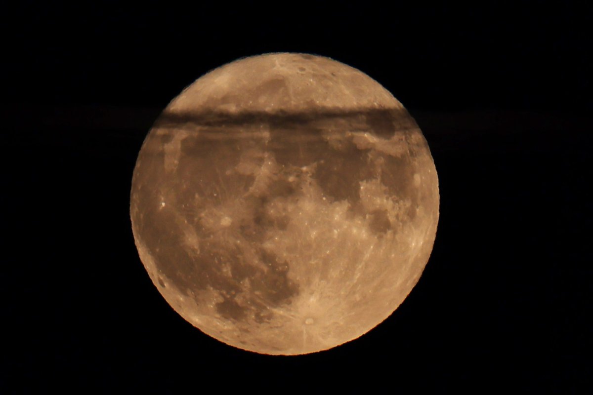 LIVE 7 PM ET: Supermoon Lights Up the Sky of Caracas