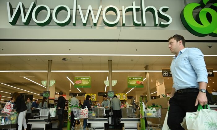 Woolworths Reduces Cash Withdrawals as Australia moves Towards Cashless Economy