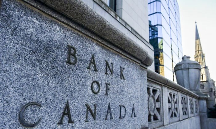 Bank of Canada Governor Cautions 'Technical Recession' Remains Possibility