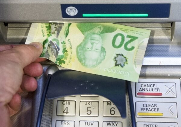 1 in 4 Canadians Can't Come Up With $500 Cash Tomorrow: Report
