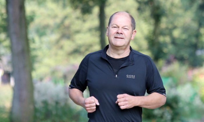 German Chancellor Olaf Scholz Falls While Jogging and Bruises His Face