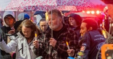 Hundreds Attend Vigil for Victims of Shooting Rampage in Sault Ste Marie, Ont