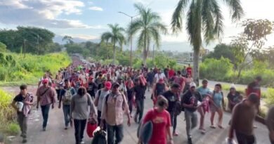 Large Illegal Immigrant Caravan Sets Off for US From Southern Mexico
