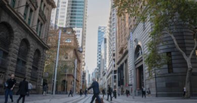 Australians Should Not Expect Pay Rises Next Year: Study