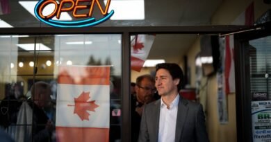 100 Vancouver Police Sent to Protect Trudeau After Protest Surrounds Restaurant