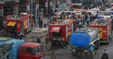 Pakistani Shopping Mall Blaze Kills at Least 10 People and Injures 22 Others