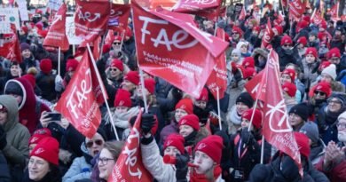 Quebec Labour Strikes: Progress in Talks With One Teachers Union, Deadlock in Another
