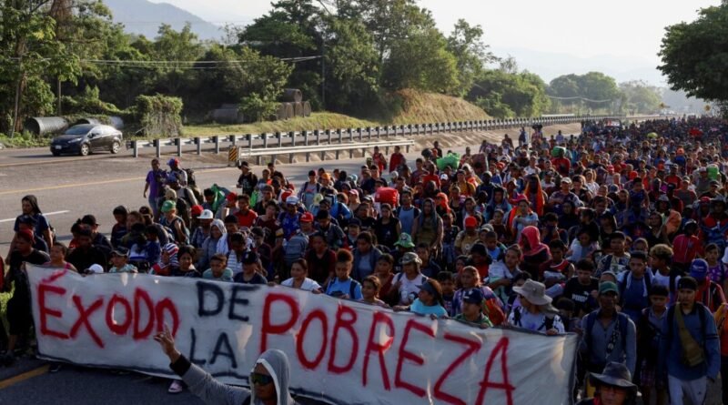 Migrant Caravan Advances North as US Officials Head to Mexico