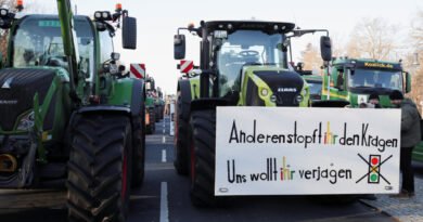 German Farmers Converge on Berlin to Protest Against Government Austerity Plan