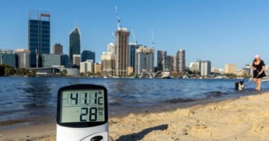Heatwave Persists in Australia as Inland Temps Nudge 50C