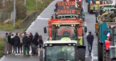 LIVE NOW: French Farmers Blocking Major Highways With Tractors in Paris