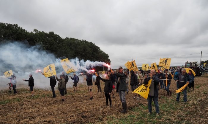 LIVE NOW: Protesting French Farmers Head Toward Paris on Tractors