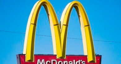 McDonald’s Cashless Move Sparks Calls for Boycott
