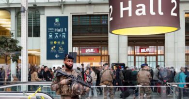 Knife Attack Wounds 3 People in Paris: Police