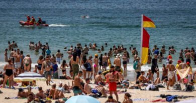 Festivalgoers Sweat as Southeastern Australia Boils