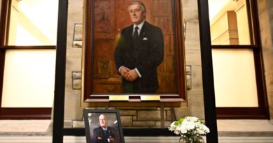 As Former Prime Minister Mulroney Lies in State, Public Tributes in Ottawa Begin