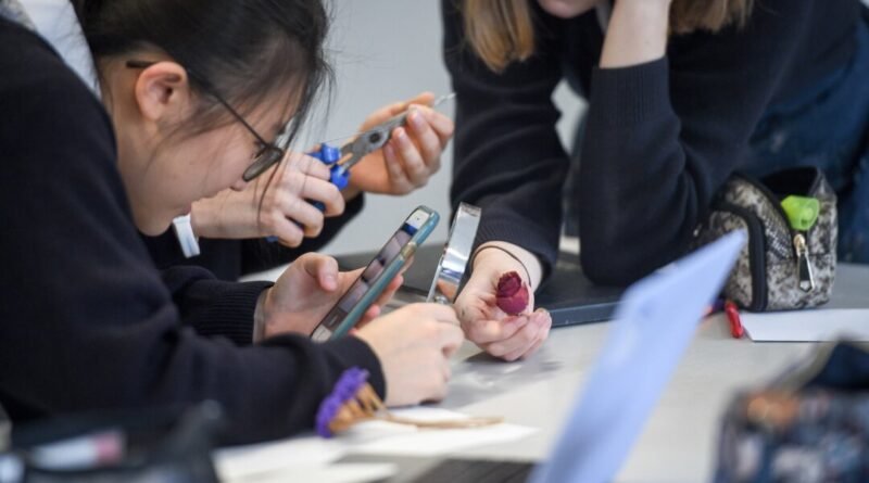 Over 70 Percent of Scottish Secondary School Teachers Say Mobile Phones Affect Pupil Behaviour