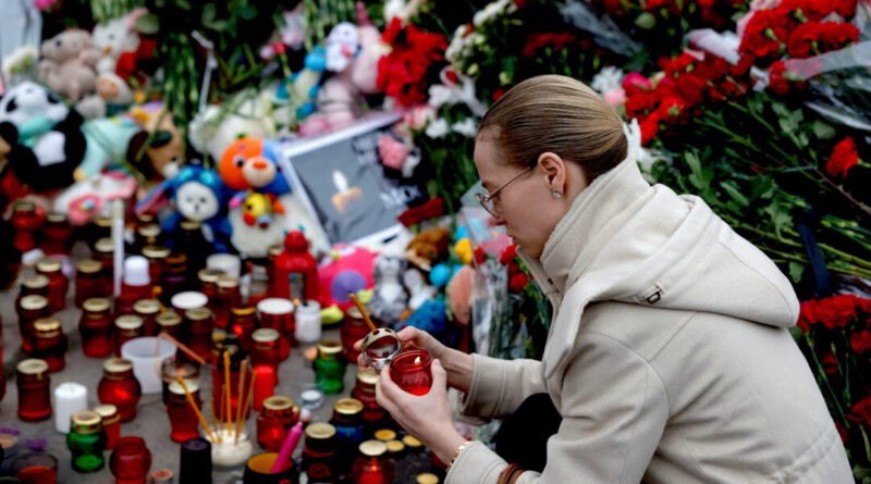 Russians Lower Flags, Lay Flowers to Honor Concert Hall Attack Victims