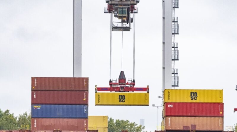 Montreal Port Official Says Organized Crime Networks ‘Might’ Be Operating at Port
