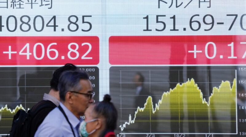 Japan’s Yen Plummets to 34-year Low Against US Dollar