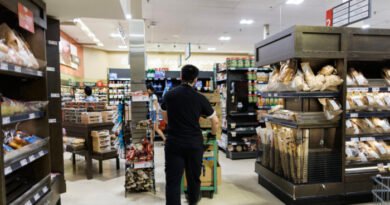 Canadians Spending Less on Food Despite Higher Prices, Report Finds