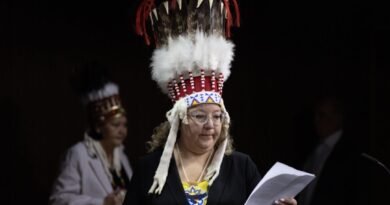 Minister ‘Outraged’ After AFN National Chief’s Headdress Taken From Air Canada Cabin