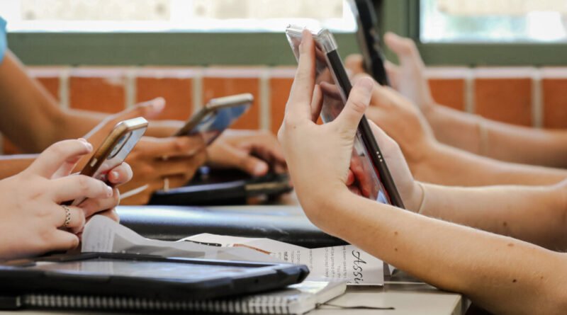 Anthony Furey: Yes, We Need to Ban Cellphones From Schools—and Enforce It